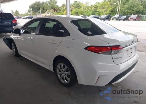 2022 Toyota Corolla Le z USA, uszkodzony, nr VIN 5YFEPMAEXNP368783